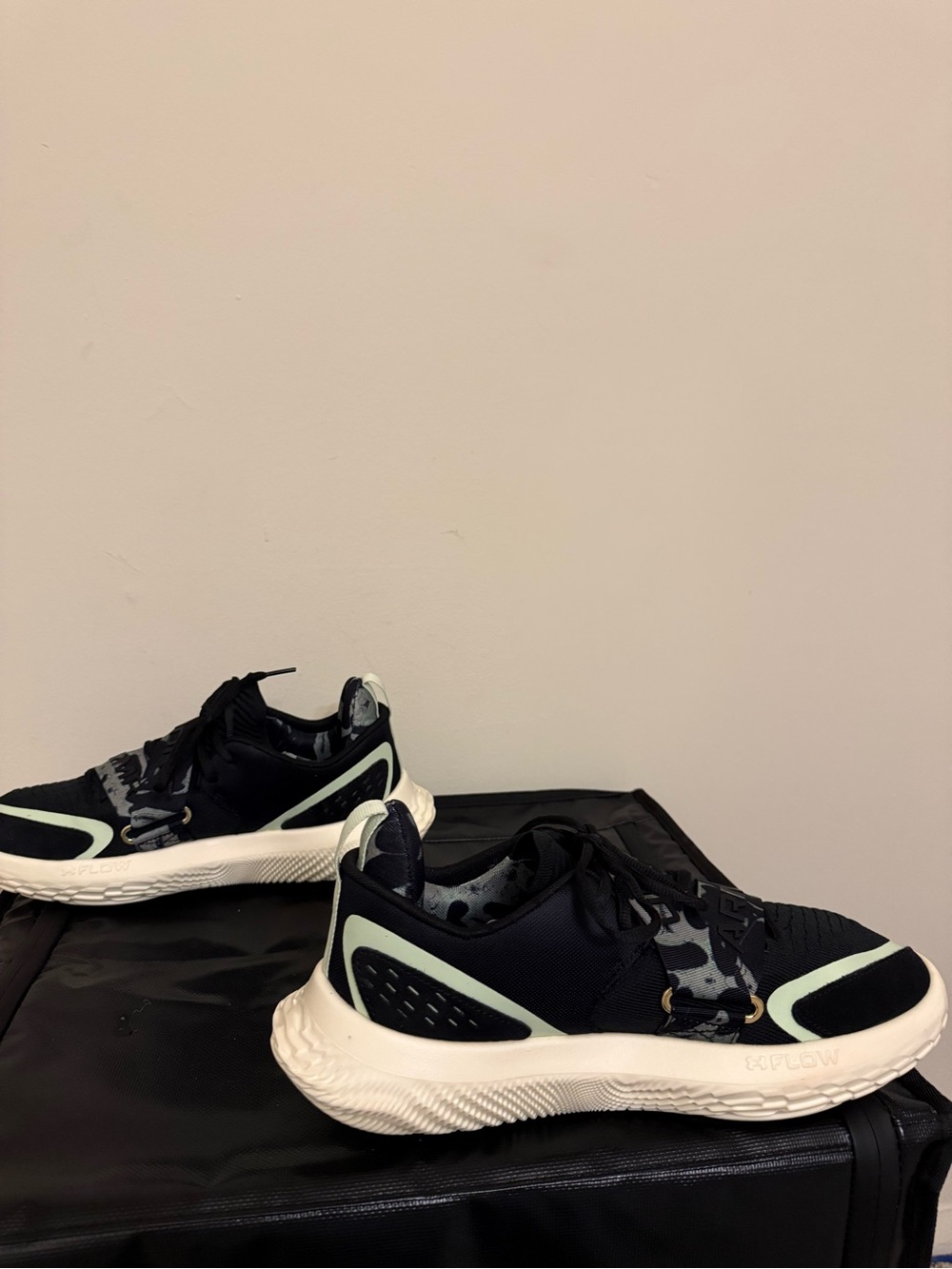 Under Armour Flow FUTR X 4
CAMO Men's Basketball Shoes Size 11